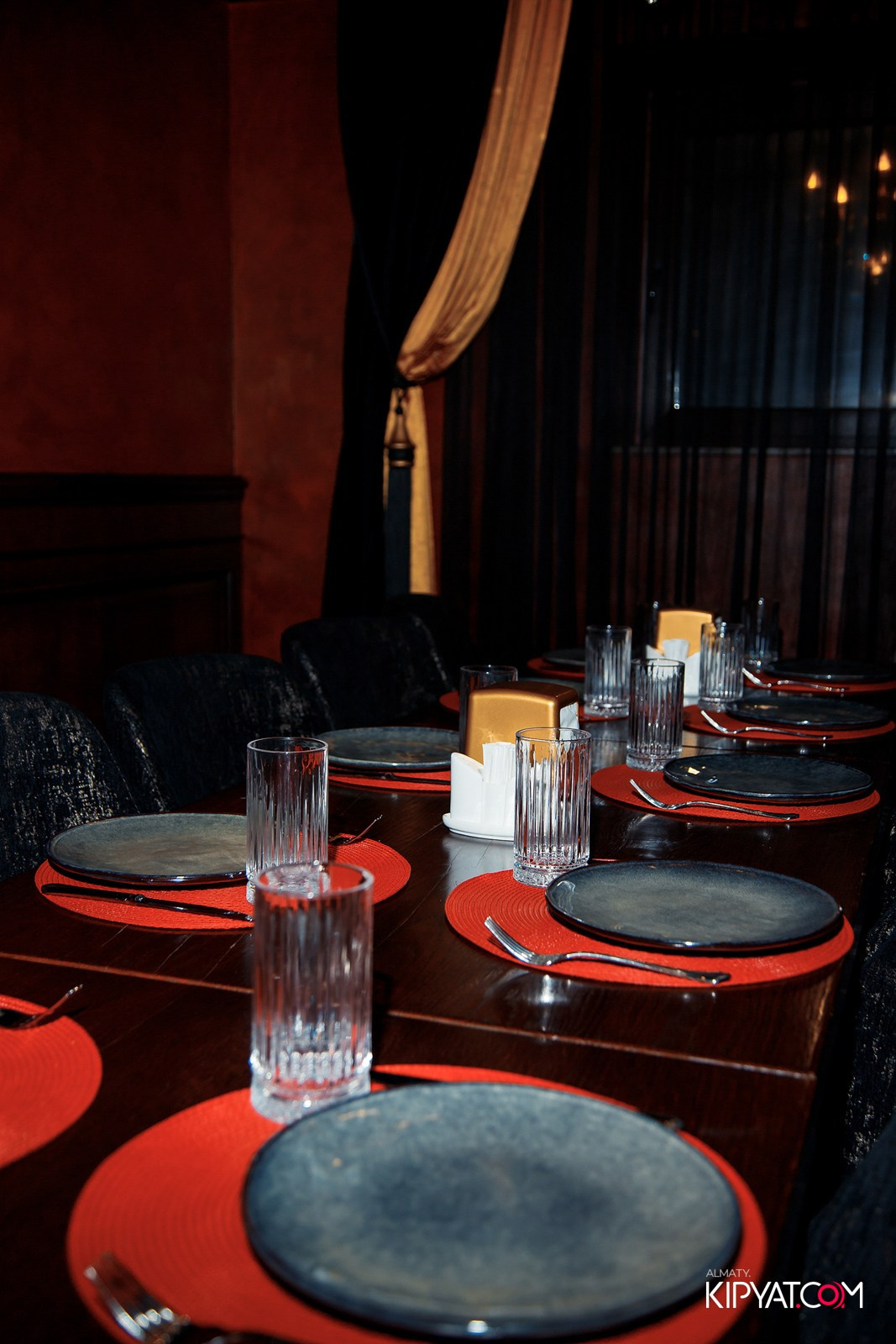 РЕСТОРАН ALAZANI НА КАБАНБАЙ БАТЫРА. КИПЯТКОМ АЛМАТЫ!