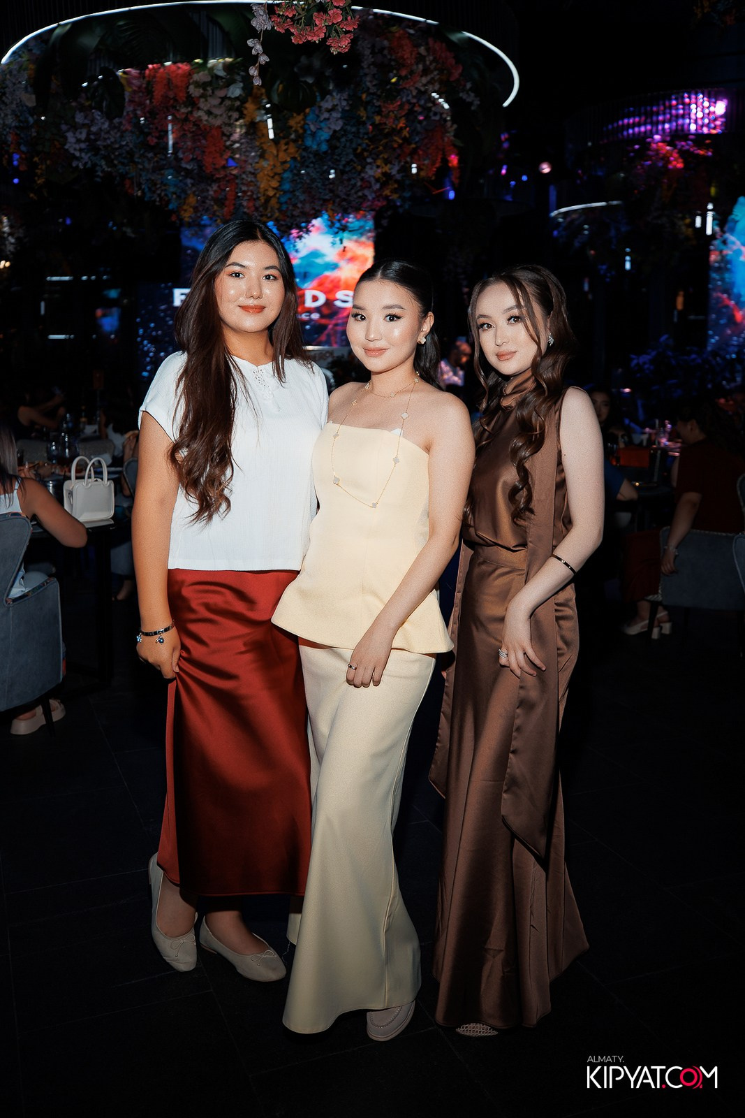 FRIENDS BAR & TERRACE. КИПЯТКОМ АЛМАТЫ!