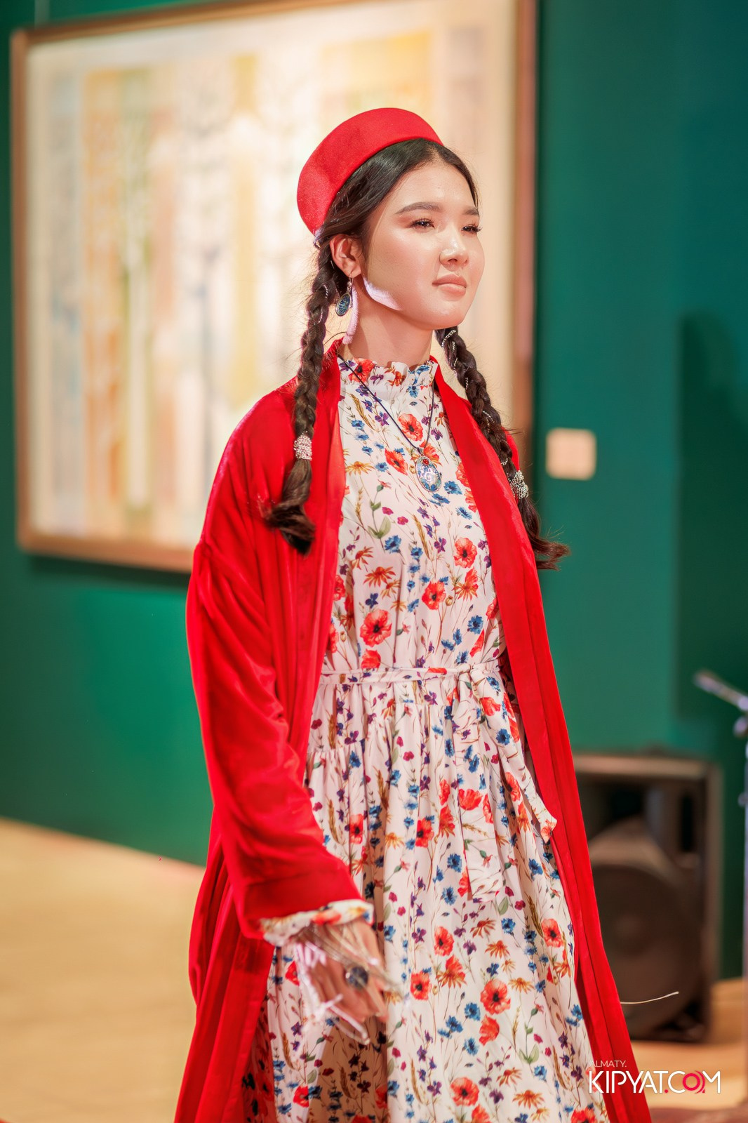 FASHION ПОКАЗ, КАЗАХСКОЙ НАЦИОНАЛЬНОЙ ОДЕЖДЫ. КИПЯТКОМ АЛМАТЫ!