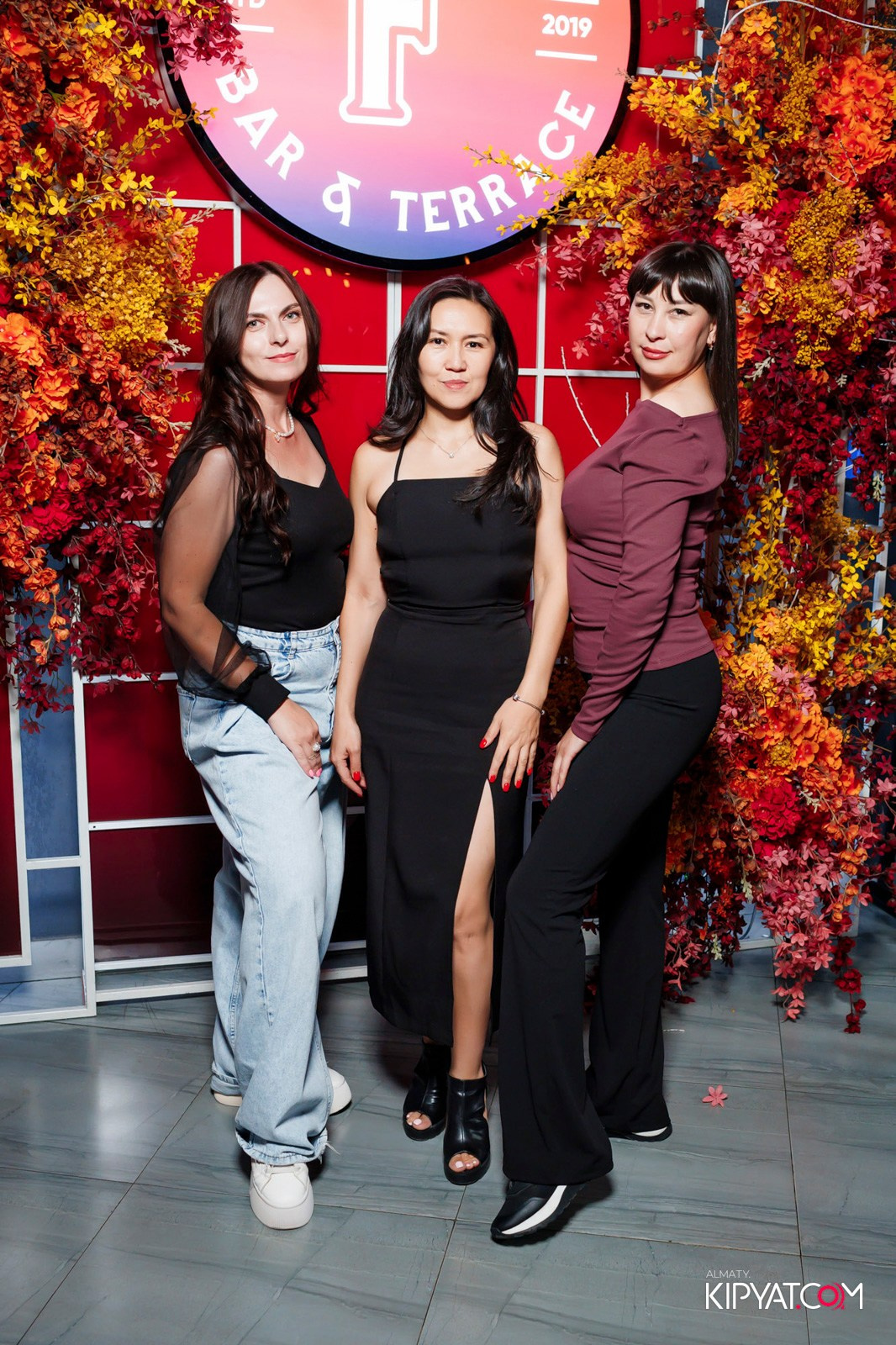 FRIENDS BAR & TERRACE. КИПЯТКОМ АЛМАТЫ!