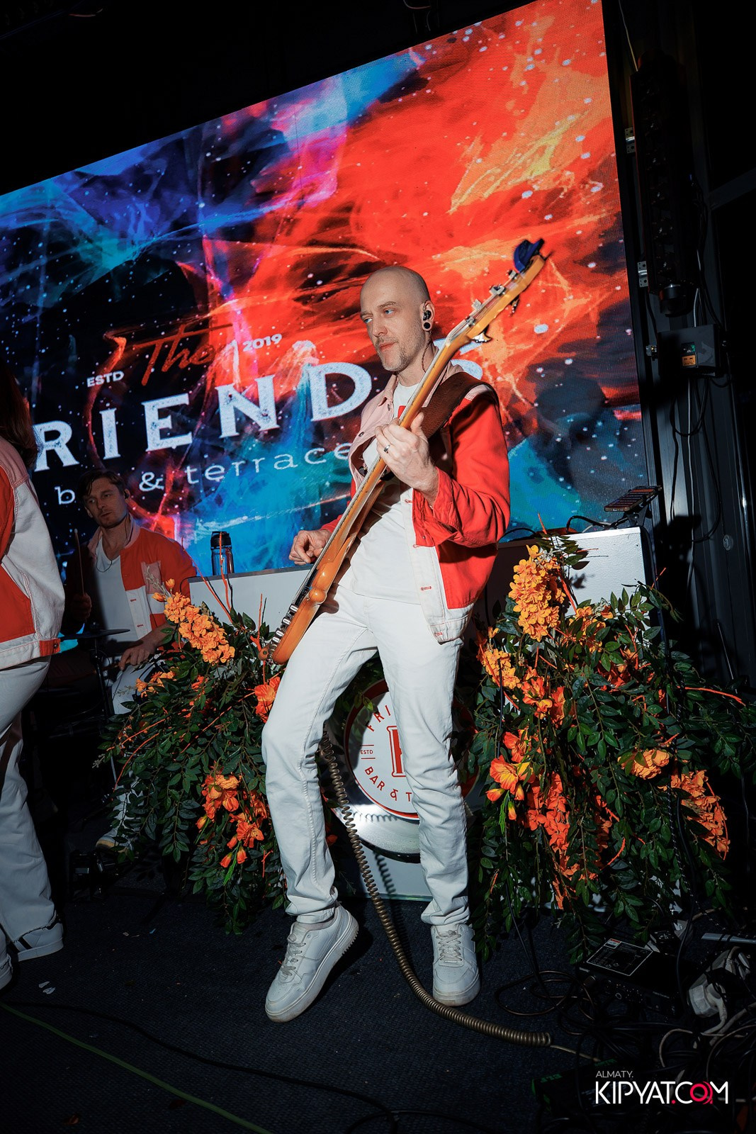 FRIENDS BAR & TERRACE. КИПЯТКОМ АЛМАТЫ!