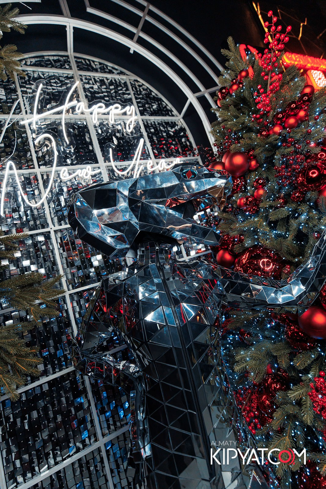 FRIENDS BAR & TERRACE. КИПЯТКОМ АЛМАТЫ!