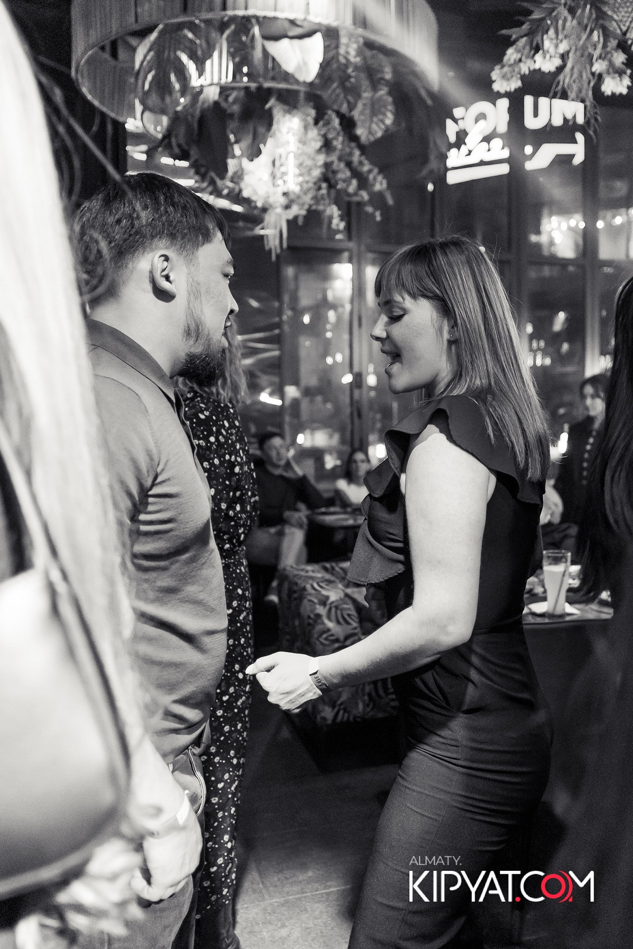 FRIENDS BAR & TERRACE. КИПЯТКОМ АЛМАТЫ!