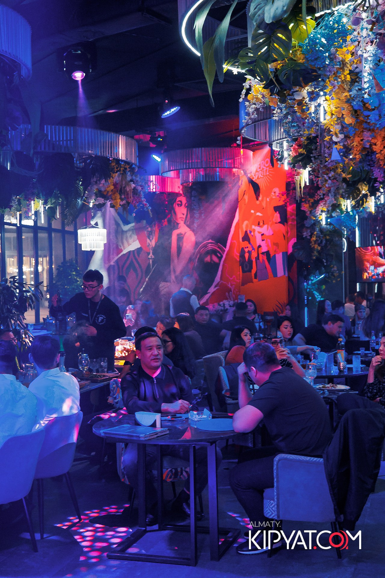 FRIENDS BAR & TERRACE. КИПЯТКОМ АЛМАТЫ! Фотосъемка мероприятий в Алматы