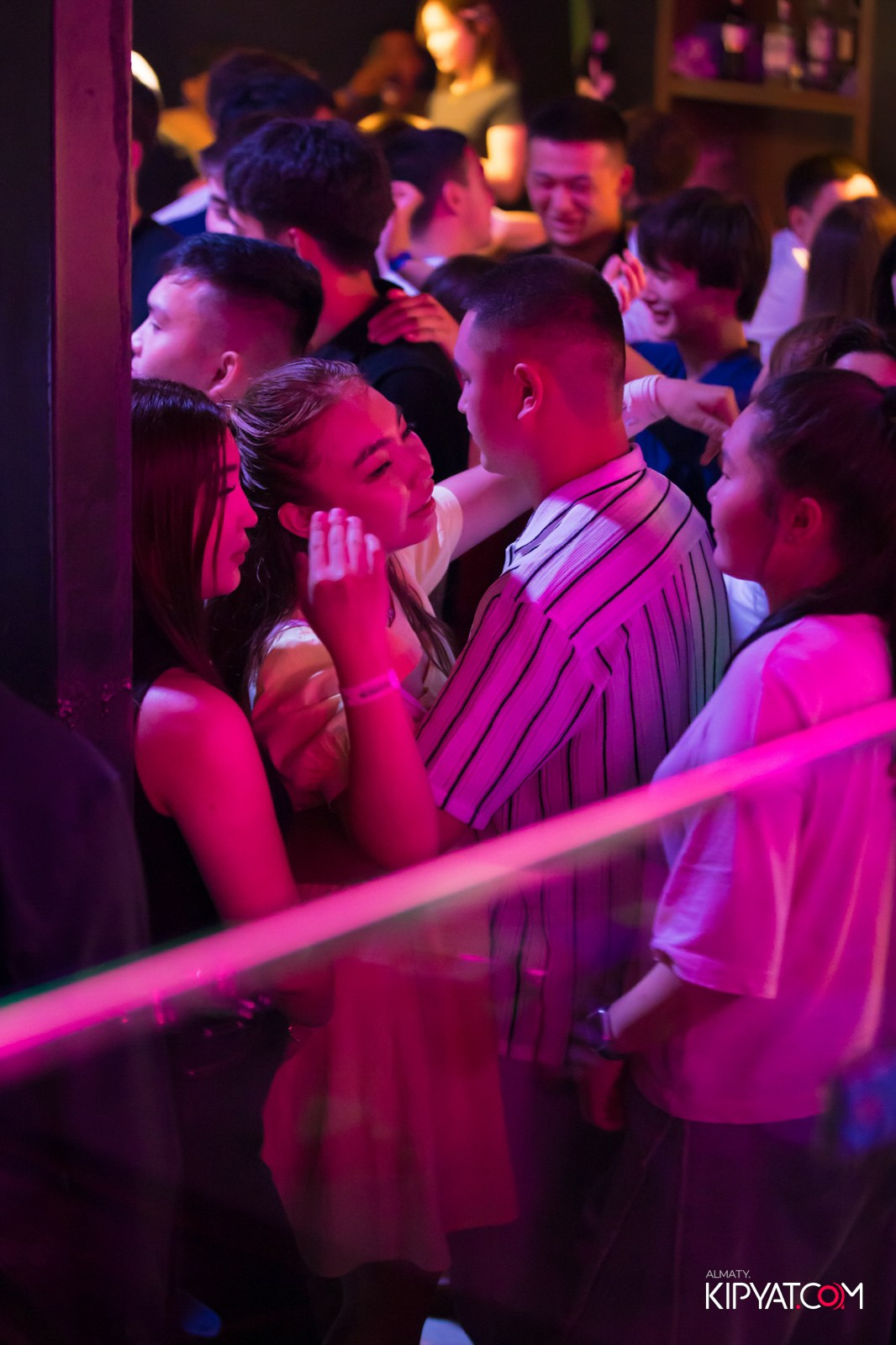 UYAT EMES BAR. КИПЯТКОМ АЛМАТЫ!