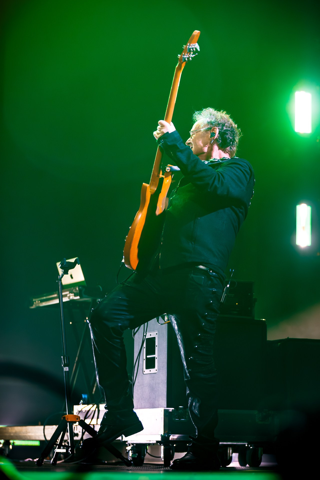 Александр Титов, бас. Группа КИНО, 21.06.25, фестиваль STEREOLETO, сад «Эрмитаж». Концерт в день рождения Виктора Цоя.