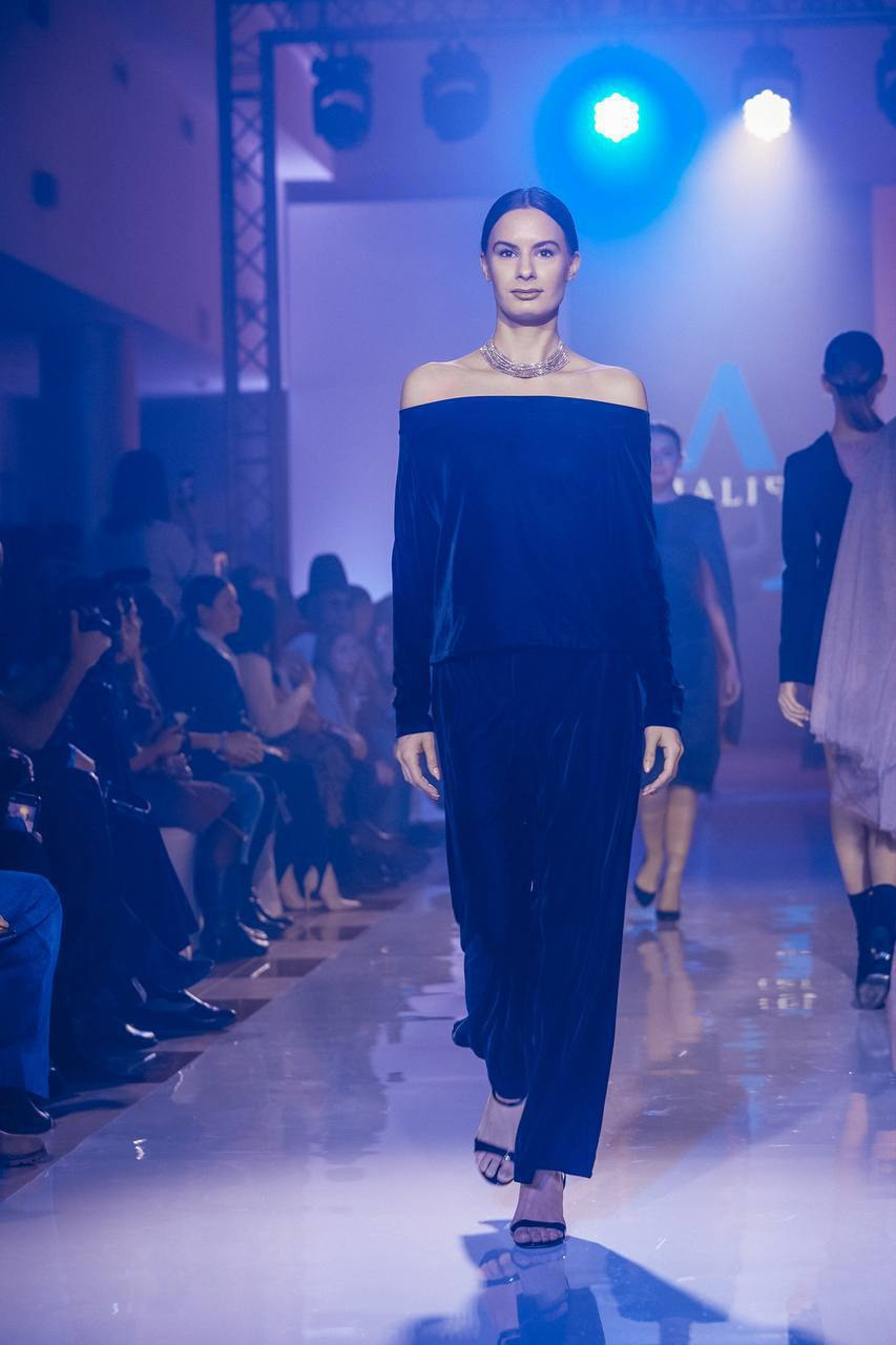 Модель для съемки на маркетплейсы Ильмира Казань| Sale Easy