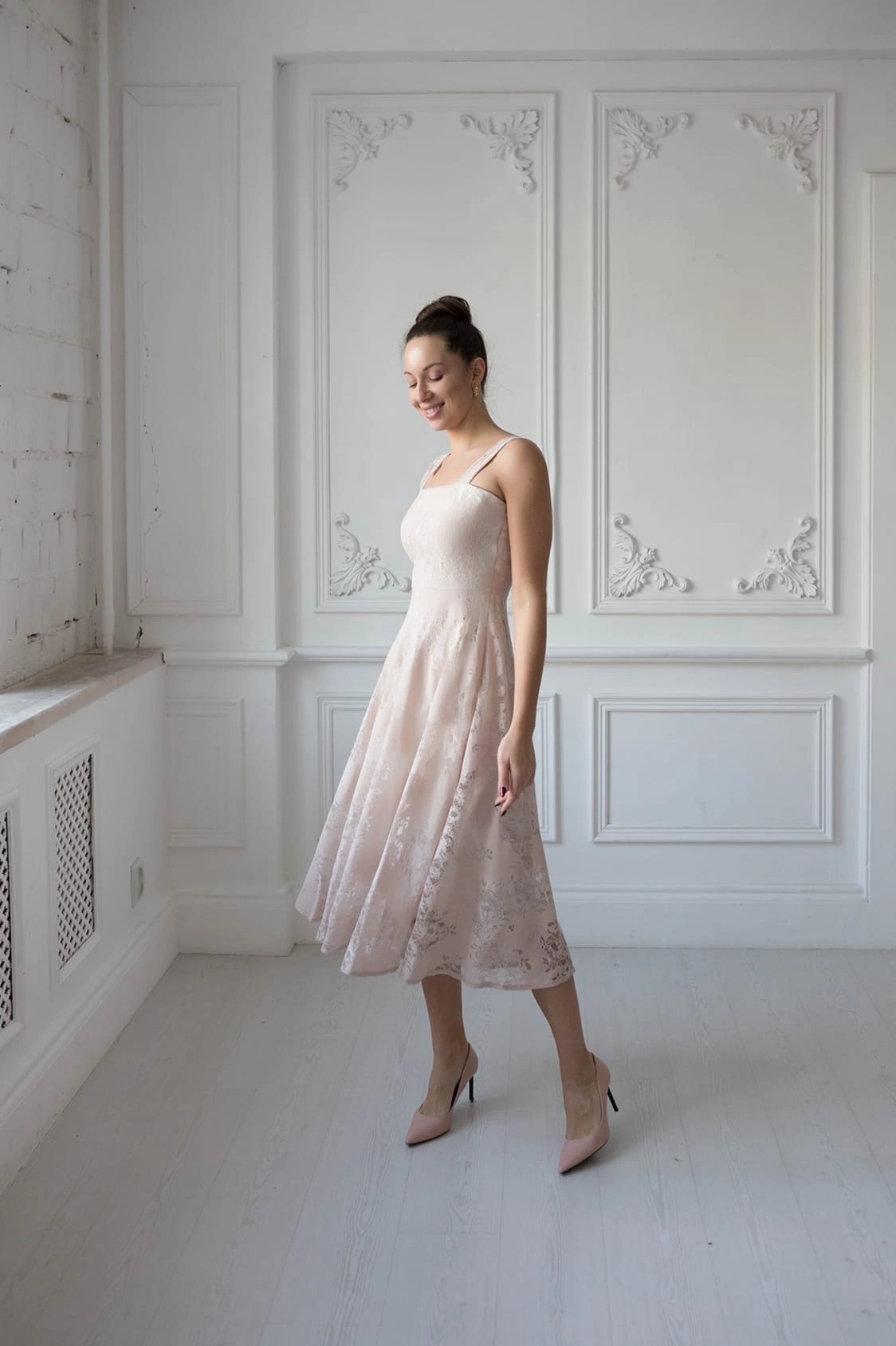 Модель для предметной съемки Юлия 9 Н.Новгород | Sale Easy