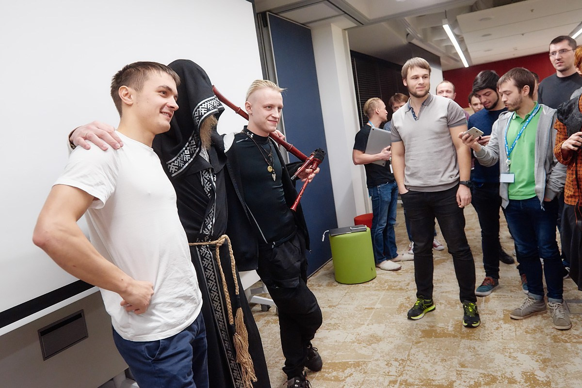 Нейромонах Феофан в Avito. Репортажный фотограф в Москве Вадим Францев