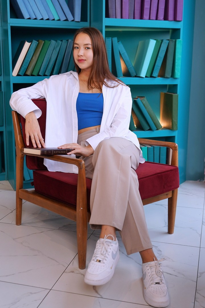 ФОТОСЕССИЯ В ГОРОДСКОЙ БИБЛИОТЕКЕ. Школьная фотография в Санкт-Петербурге, выпускные альбомы, фотосессии