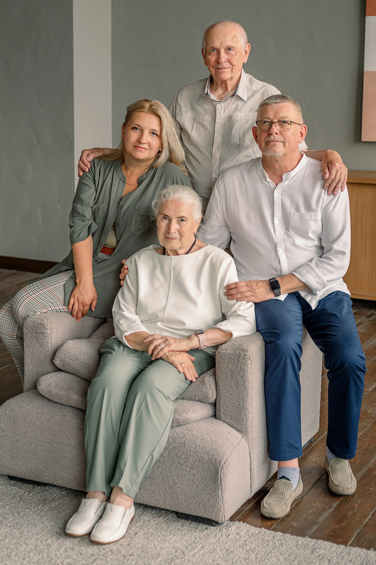 Фотосессия большой семьи в студии. Фотограф Юлия Кондратьева