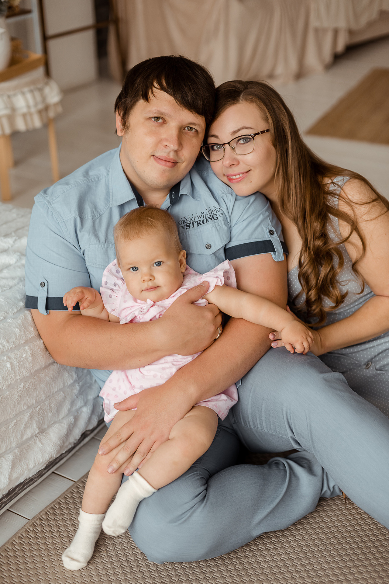 Семейная фотосессия в студии. Фотограф Юлия Кондратьева