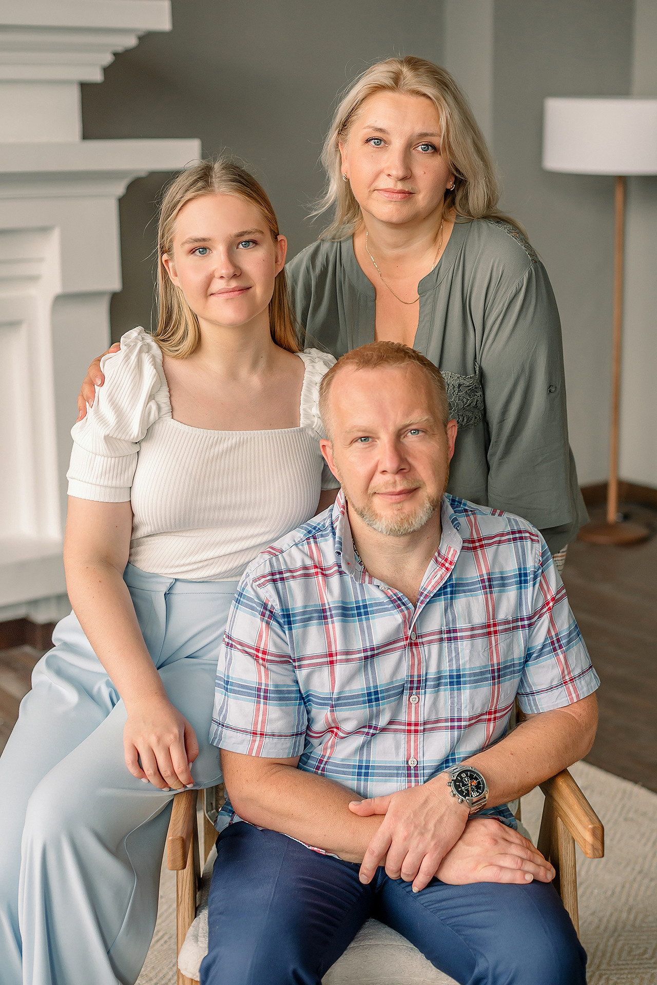 Фотосессия большой семьи в студии. Фотограф Юлия Кондратьева