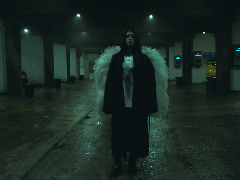 Амура, Envtn — Выдыхаю (Stills from Mood video). Xstazia — музыкальные обложки, арт-дирекшн, режиссура и креативное продюссирование