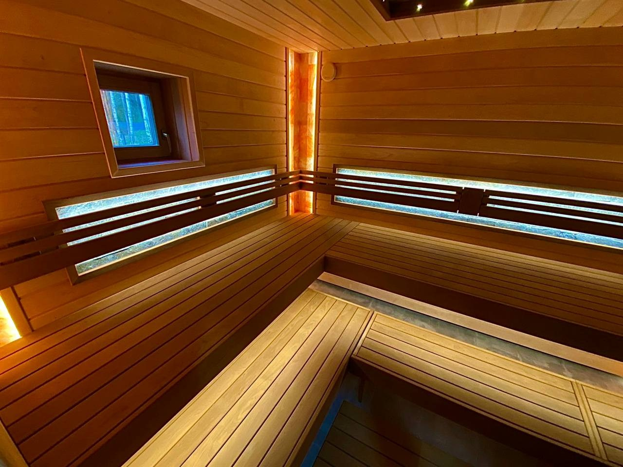 Парная в Манушкино по проекту MBSaun: гармония гималайской соли и натурального камня за подспинниками создаёт особую атмосферу уюта. SaunaTopMasters