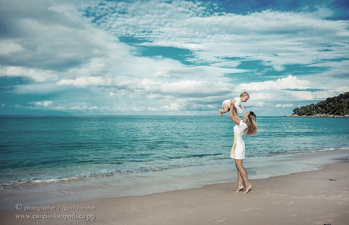 семейная фотосессия Пхукет фотограф пляж Ката Карон Найхарн Патонг Найхарн Сурин море счастье радость идея место образ пример фото позы для фотосессии Phuket Naiharn Kata Karon Patong Surin заказать фотосъёмку цена детская фотосессия 