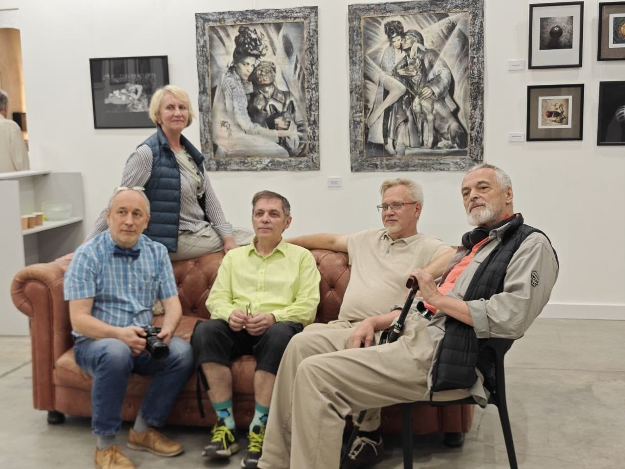 Фото ТОП Яблоко Галерея  современного искусства 13.20 