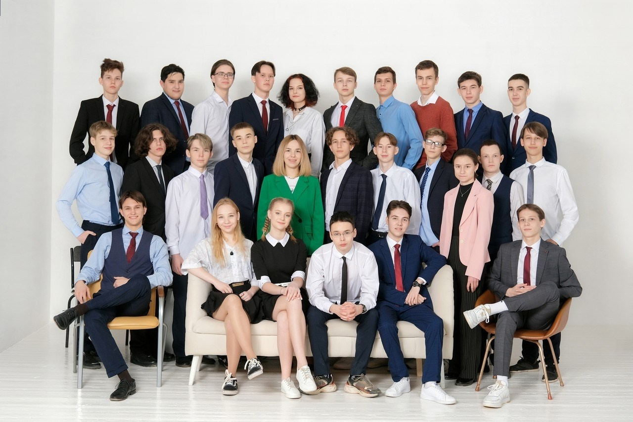 Старшие классы. Фотоальбом для школ и садиков с дополненной реальностью