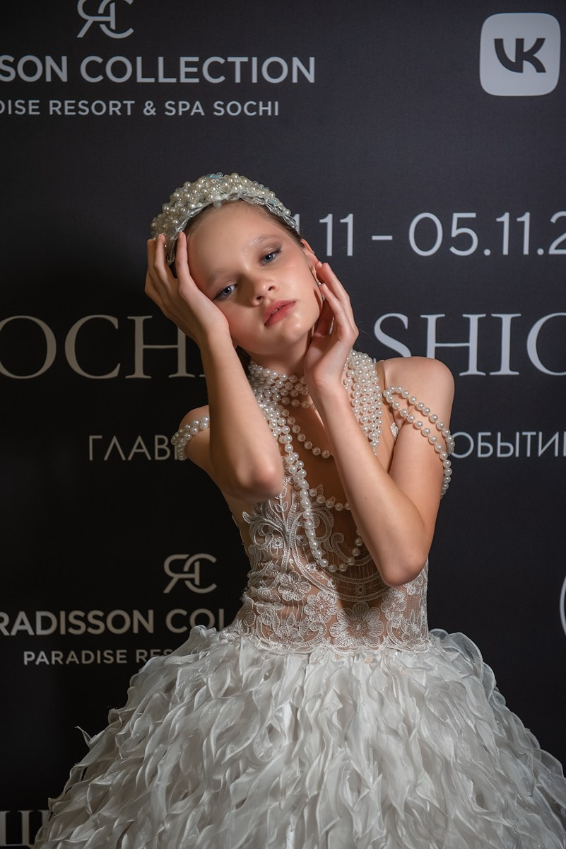 SochiFashionWeek2024 дизайнер Анохина Светлана. Семейный и коммерческий фотограф в Сочи Александр Бодунов