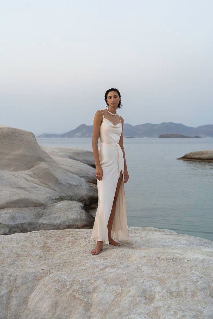 Идеи для фотосессии на море в платье в Анапе