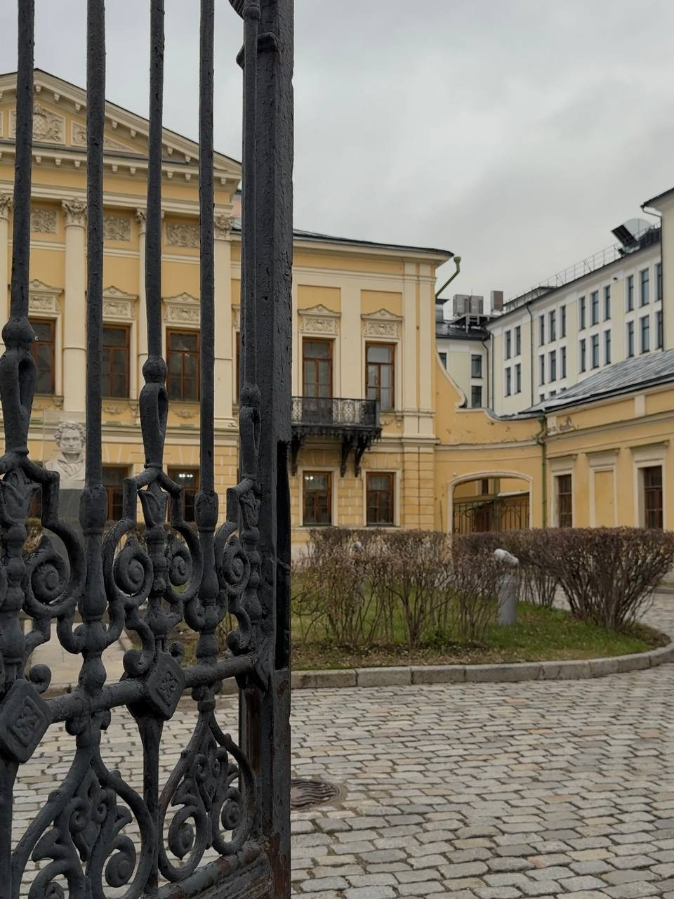 Библиотека-читальня имени А. С. Пушкина. Фотограф Александра Сыщенко