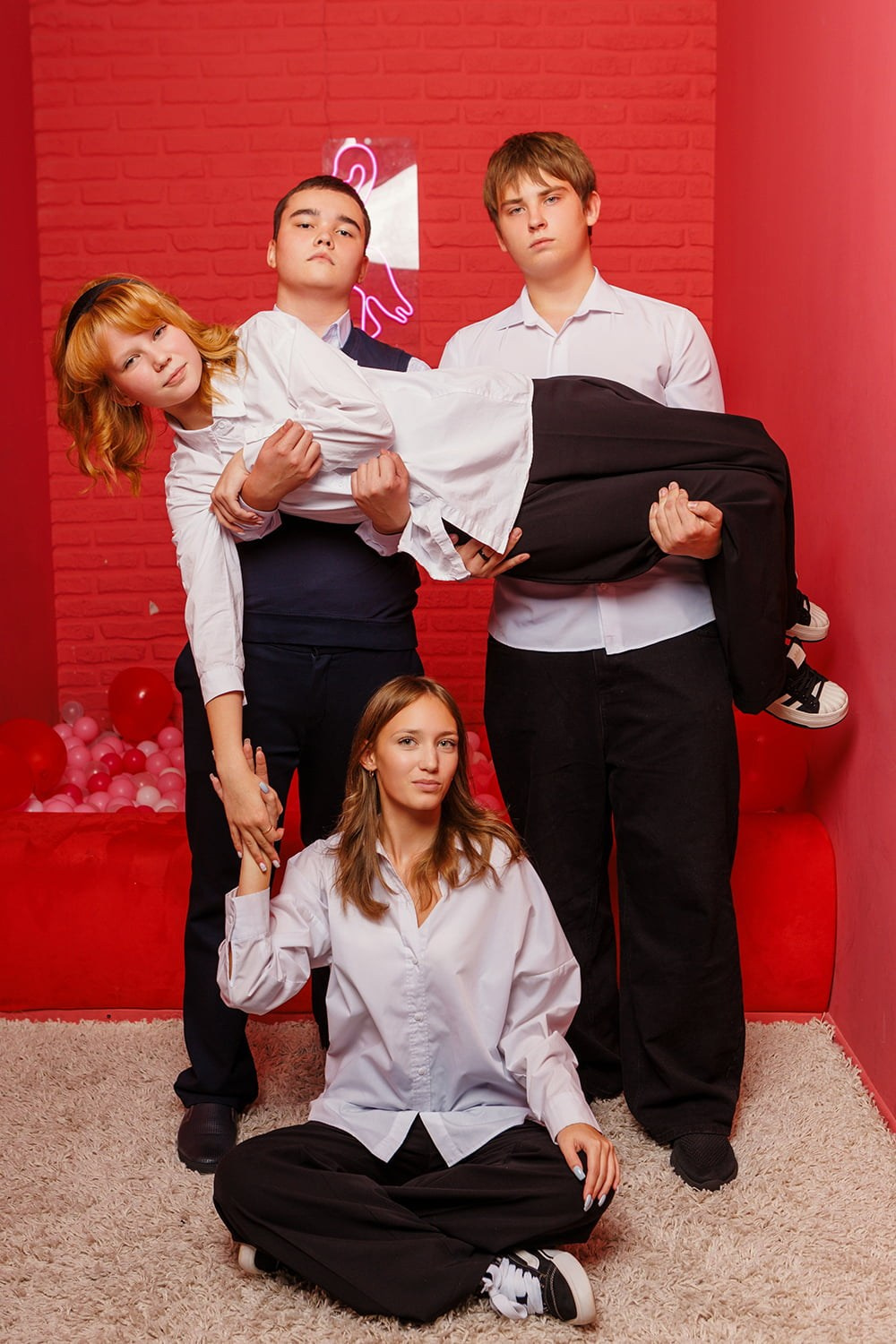 Студийная фотосессия для альбома 14 гимназия 9б. СИГМА | Студия выпускных альбомов Красноярск