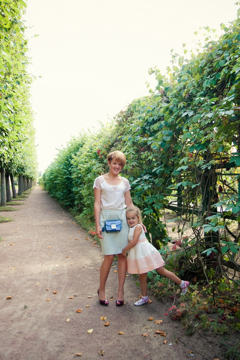 Семейная фотосессия в Петергофе. Фотограф крещение венчание в Петербурге! Помогает подобрать храм и посоветовал душевного батюшку в СПб