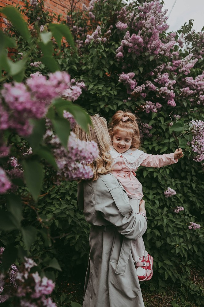Мама и дочка в сирени!). Катя Сидор — фотограф в Москве