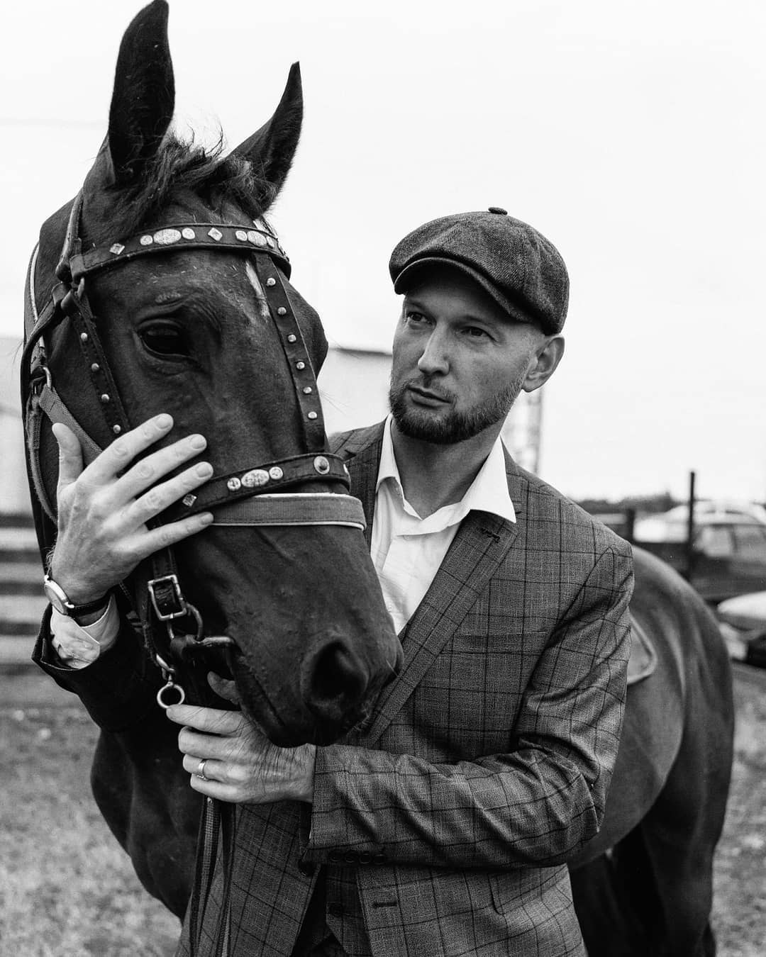 Острые козырьки. Анна Парсанова.ФОТОГРАФ