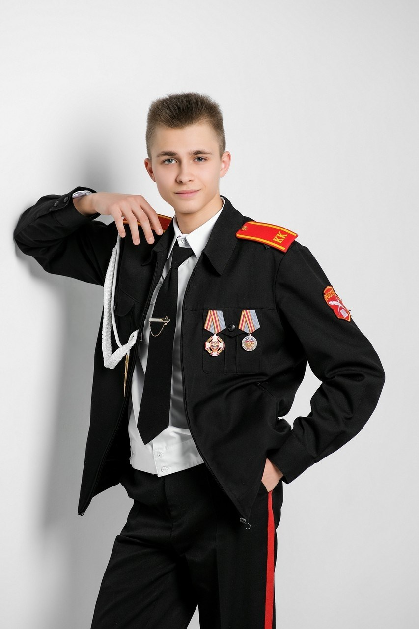 Старшие классы. Фотоальбом для школ и садиков с дополненной реальностью