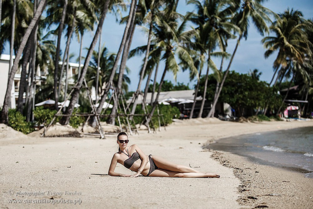 Фотосессия Пхукет фотограф красивая сексуальная девушка в купальнике на пляже Панва пальмы  Патонг Ката Карон Найхарн Майкао идея место поза пример фото море заказать фотосъёмку Phuket Patong Naiharn цена стоимость описание фотосессии 