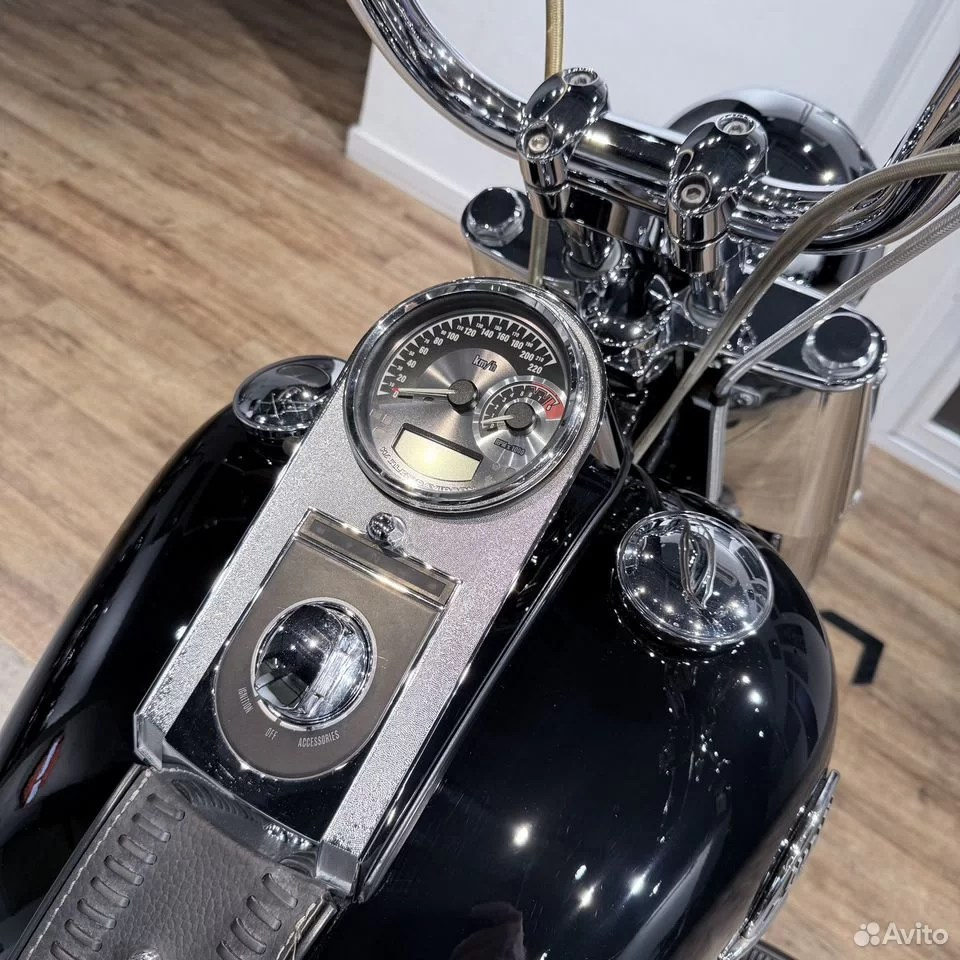 Купить Harley-Davidson 2010 Fat Boy Vivid Black (Softail/Dyna) — подробнее на сайте. Hello Davidson, Москва. Только хорошие мотоциклы…