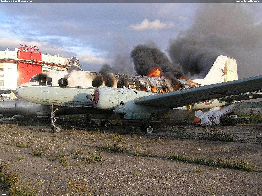 Ил-14 (Ходынка) — уничтожен. Фотоальбом показывающий увлекательный мир авиации и мир медведей Андрея Иванова