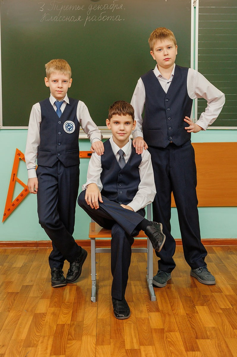 Выпускной альбом для 4 класса: фотосессии в школе и библиотеке. СИГМА | Студия выпускных альбомов Красноярск