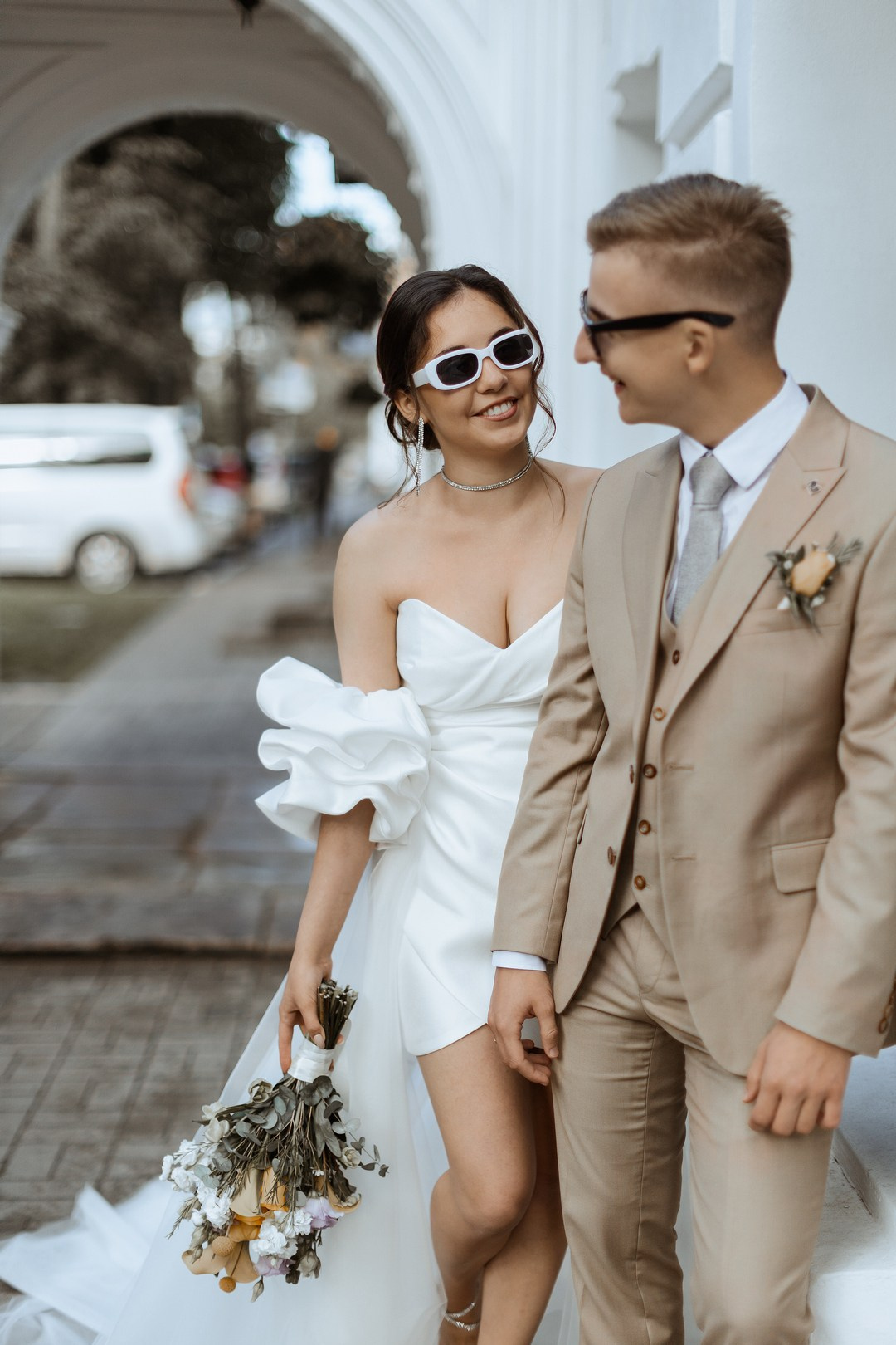  Счастливые моменты у памятника Ярославска – основателю города