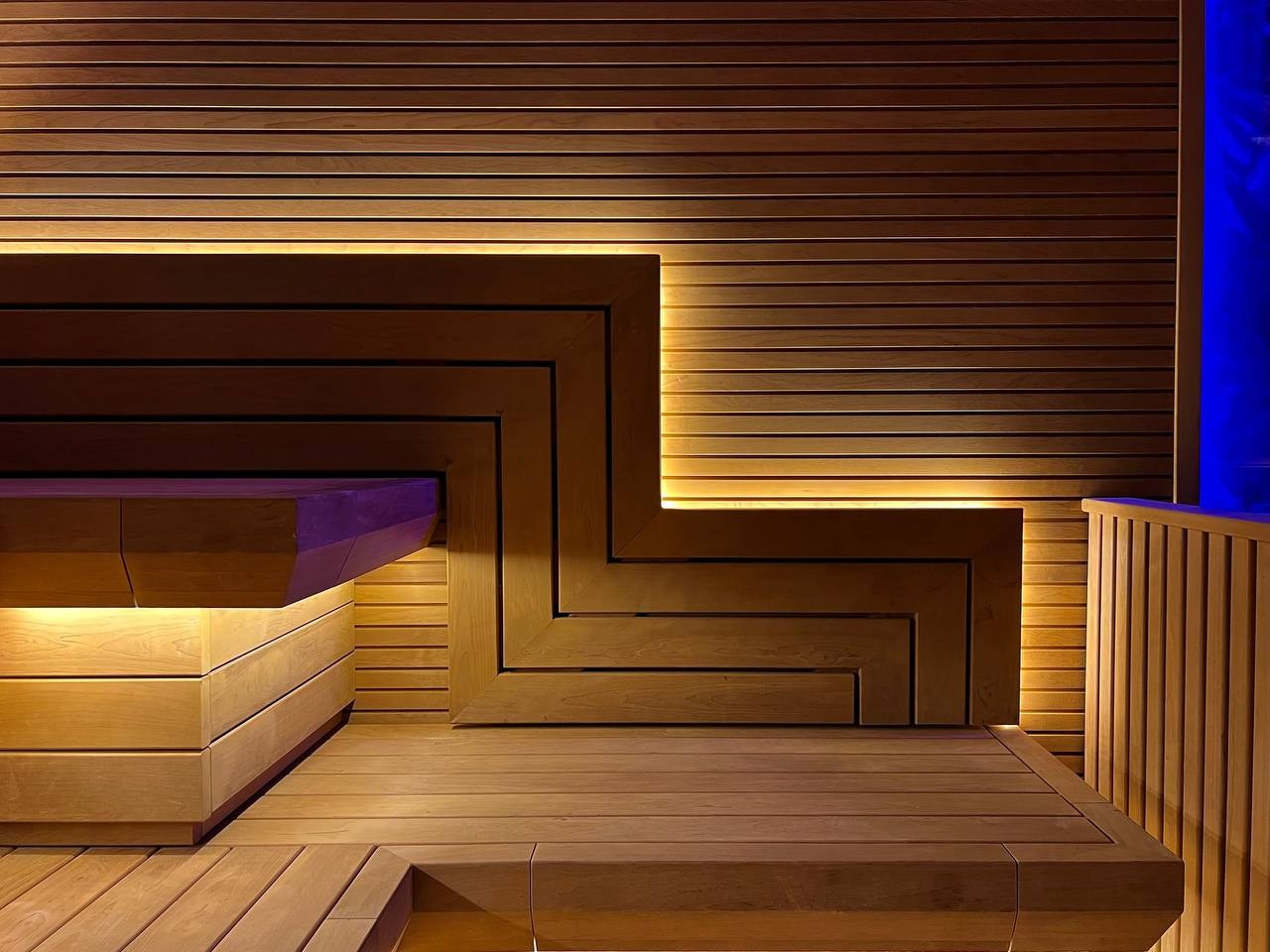 Сауна в Encore Fitness по проекту наших коллег из MBSaun. Симметрия, строгие линии, столярные элементы и щипотка роскоши. SaunaTopMasters