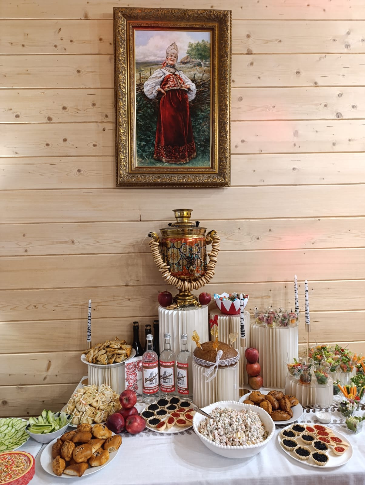 Организация свадьбы, корпоратива, юбилея на веранде в Якушево. Банкетный зал Веранда в Якушево у озера для свадеб, юбилеев, корпоративов. Официальный сайт