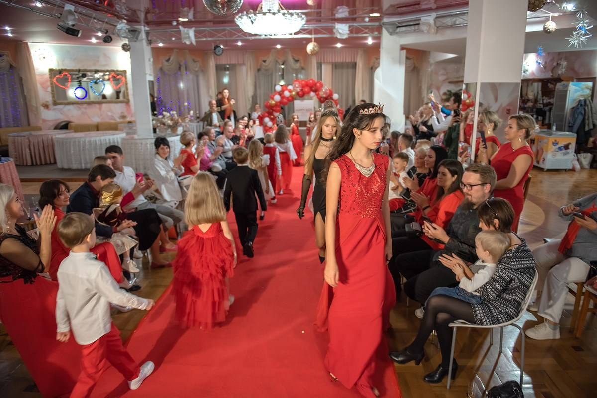 Выпускной в детской школе моделей HAPPYkids 2024. Семейный и коммерческий фотограф в Сочи Александр Бодунов