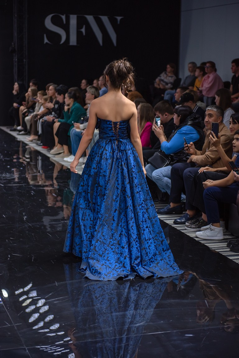 SochiFashionWeek2024 дизайнер Юлия Крылова. Семейный и коммерческий фотограф в Сочи Александр Бодунов