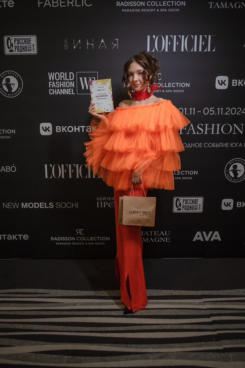 SochiFashionWeek2024 дизайнер Анохина Светлана. Семейный и коммерческий фотограф в Сочи Александр Бодунов