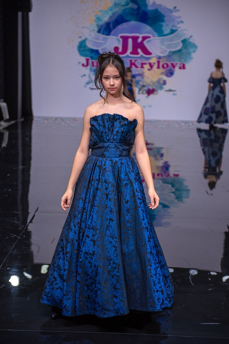 SochiFashionWeek2024 дизайнер Юлия Крылова. Семейный и коммерческий фотограф в Сочи Александр Бодунов