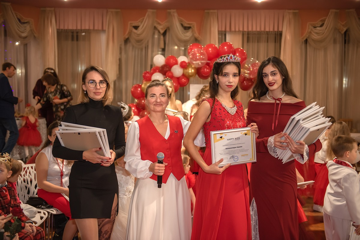 Выпускной в детской школе моделей HAPPYkids 2024. Семейный и коммерческий фотограф в Сочи Александр Бодунов