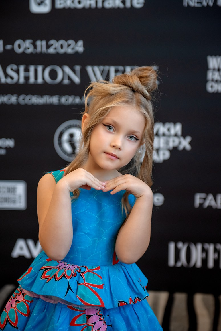 SochiFashionWeek2024 дизайнер Юлия Крылова. Семейный и коммерческий фотограф в Сочи Александр Бодунов