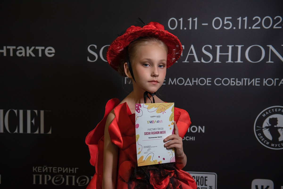 SochiFashionWeek2024 дизайнер Анохина Светлана. Семейный и коммерческий фотограф в Сочи Александр Бодунов