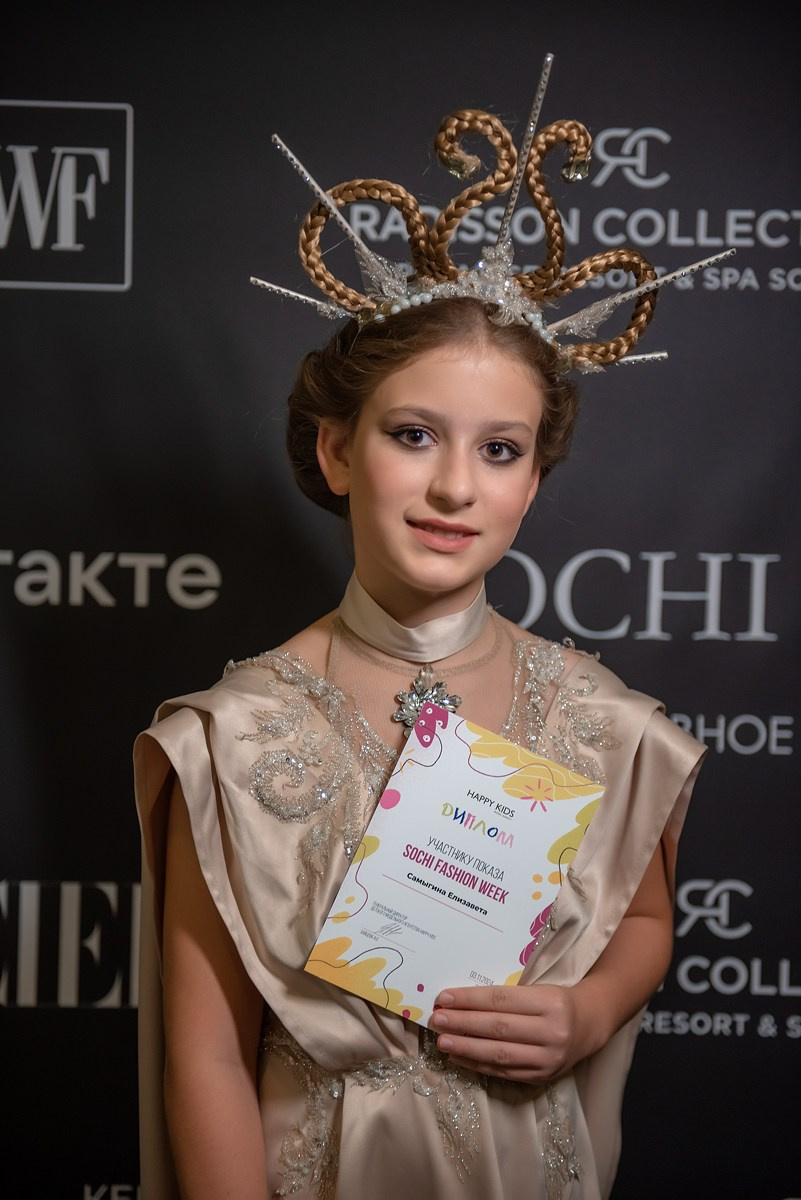 SochiFashionWeek2024 дизайнер Анохина Светлана. Семейный и коммерческий фотограф в Сочи Александр Бодунов