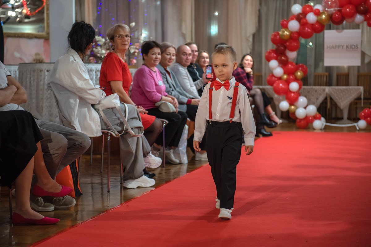 Выпускной в детской школе моделей HAPPYkids 2024. Семейный и коммерческий фотограф в Сочи Александр Бодунов