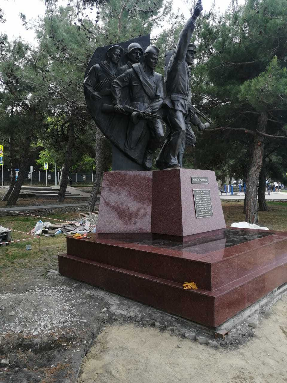 Альбом памятников и мемориалов. Автор Лындин Дмитрий Васильевич. Лындин Дмитрий Васильевич — официальный сайт скульптора