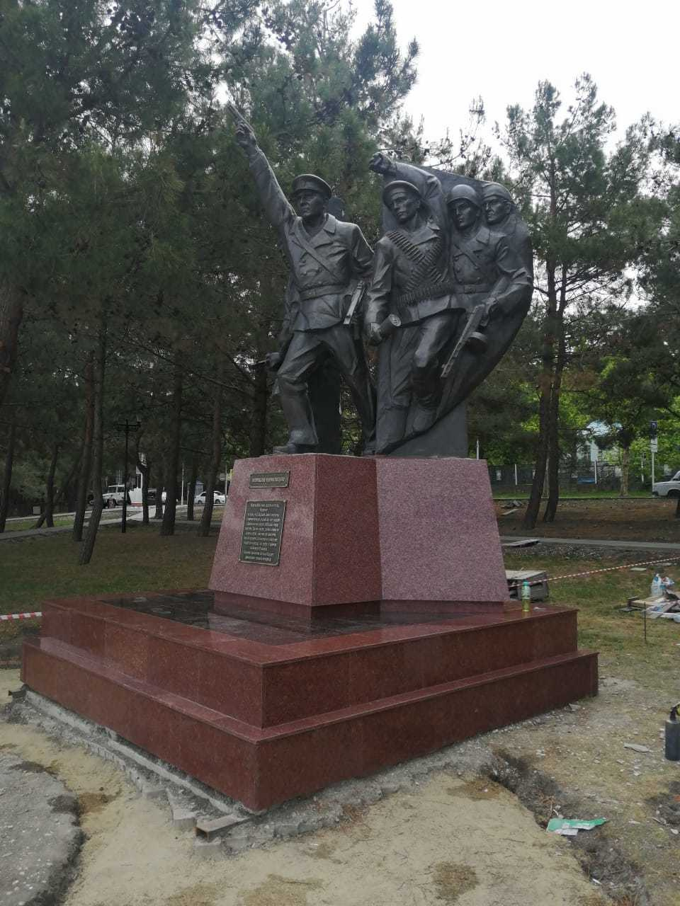 Альбом памятников и мемориалов. Автор Лындин Дмитрий Васильевич. Лындин Дмитрий Васильевич — официальный сайт скульптора