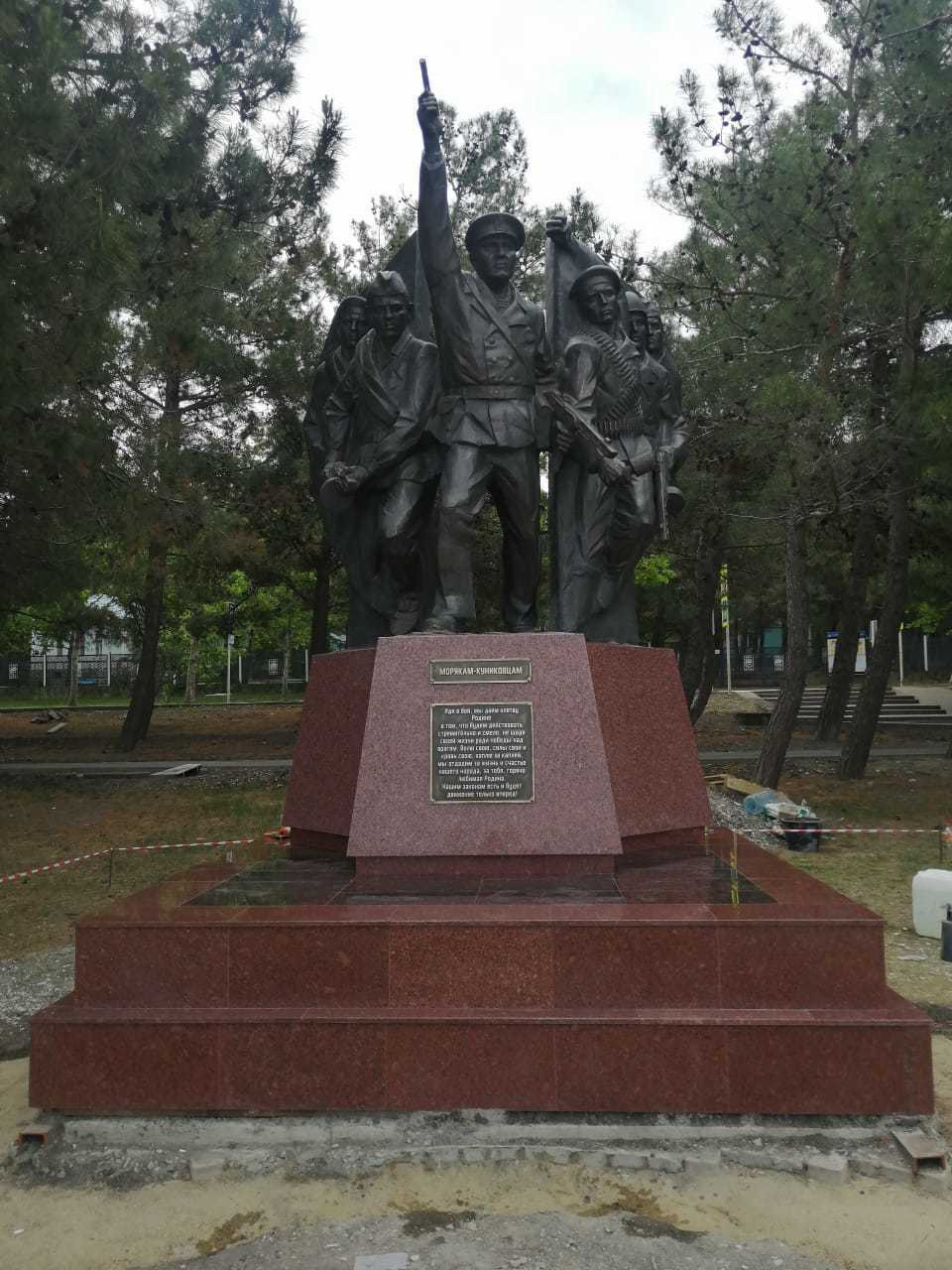 Альбом памятников и мемориалов. Автор Лындин Дмитрий Васильевич. Лындин Дмитрий Васильевич — официальный сайт скульптора