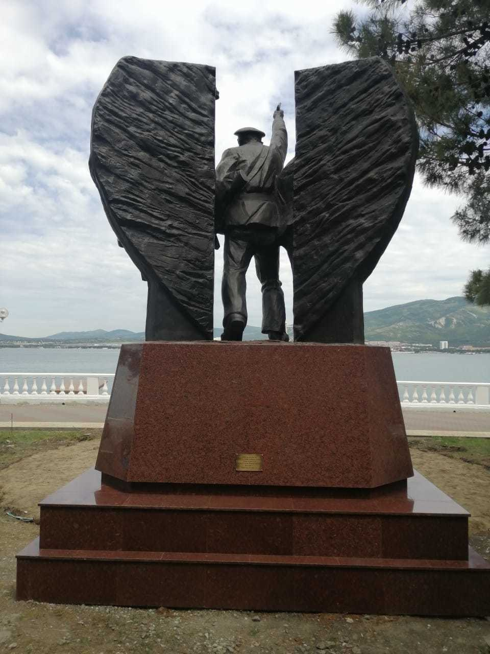 Альбом памятников и мемориалов. Автор Лындин Дмитрий Васильевич. Лындин Дмитрий Васильевич — официальный сайт скульптора